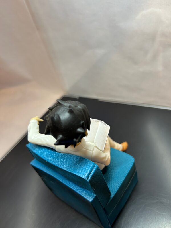 Ray - The Promised Neverland: Sitting Library