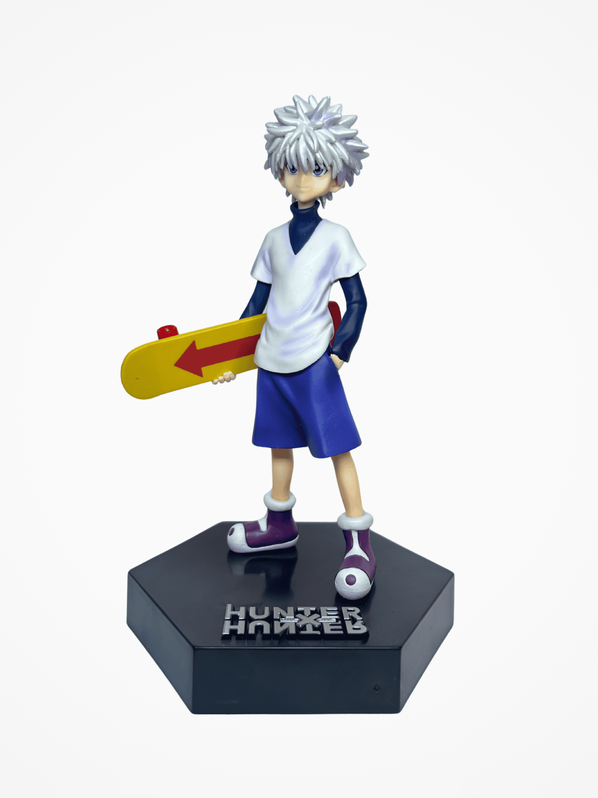 Killua Zoldyck con Patineta